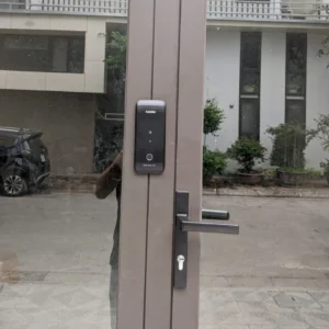 Khóa cổng thông minh Kaadas R6-5 lắp đặt thực tế - khoathongminh24h (Ảnh 5)