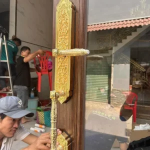 Khóa Cửa Đại Sảnh Hubert HB DS79 Gold lắp đặt thực tế - khoathongminh24h (Ảnh 5)