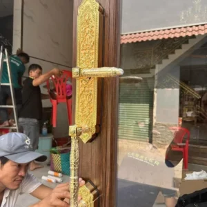 Khóa Cửa Đại Sảnh Hubert HB DSI8 EU Gold 24K lắp đặt thực tế - khoathongminh24h (Ảnh 5)