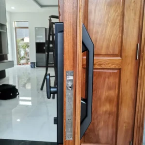 Khóa Cửa Gỗ Hubert HB CG64F lắp đặt thực tế - khoathongminh24h (Ảnh 6)