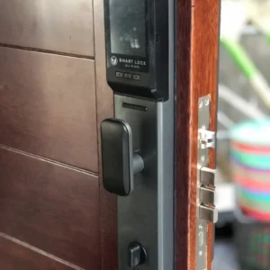Khóa Cửa Gỗ Hubert HB CG69F lắp đặt thực tế - khoathongminh24h (Ảnh 4)