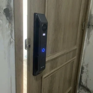 Khóa Cửa Gỗ Hubert HB CG80F lắp đặt thực tế - khoathongminh24h (Ảnh 2)