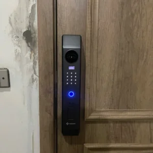 Khóa Cửa Gỗ Hubert HB CG80F lắp đặt thực tế - khoathongminh24h (Ảnh 3)