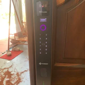 Khóa Cửa Gỗ Hubert HB CG82VF lắp đặt thực tế - khoathongminh24h (Ảnh 1)