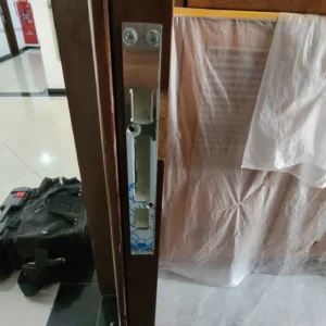 Khóa Cửa Gỗ Hyundai HY-SLA807F lắp đặt thực tế - khoathongminh24h (Ảnh 4)
