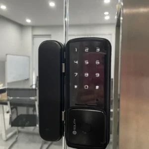 Khóa cửa kính thông minh Solity GG-33B lắp đặt thực tế - khoathongminh24h (Ảnh 1)