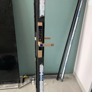 Khóa Cửa Nhôm Hubert HB CN39 lắp đặt thực tế - khoathongminh24h (Ảnh 1)