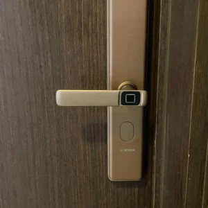Khóa cửa thông minh Bosch ID 30-DE lắp đặt thực tế - khoathongminh24h (Ảnh 2)