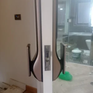 Khóa cửa thông minh Solity GP-6000BAK lắp đặt thực tế - khoathongminh24h (Ảnh 3)